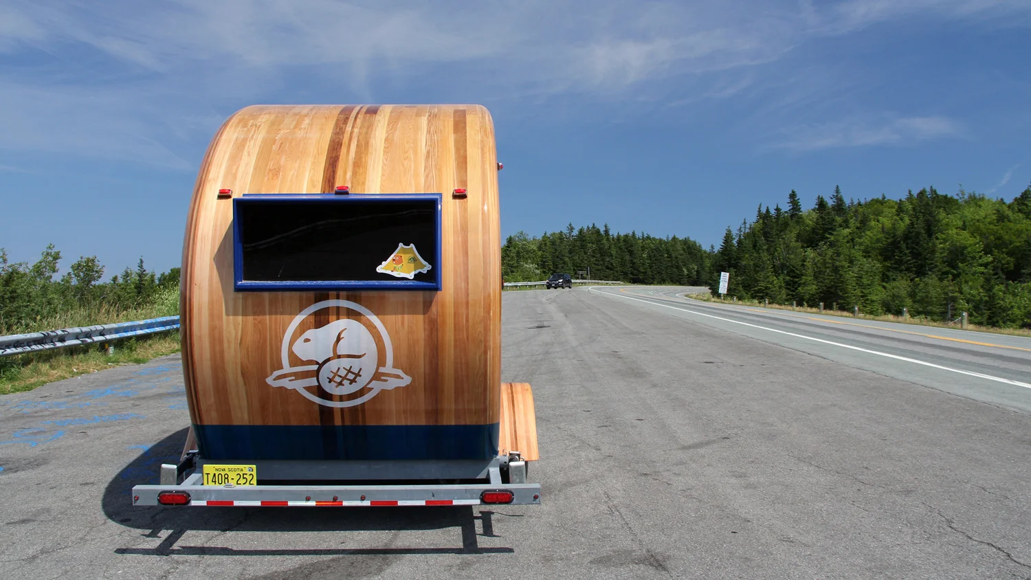 A ROAD-SIDE GATHERING PLACE Floor plan is organized like a stage where there is a clear front to the kiosk. This will provide an obvious area for the public to gather for information. The greeting is located at the drivers side so that when parked alongside a road or parking lot the foreground is free for interpretation and direction.