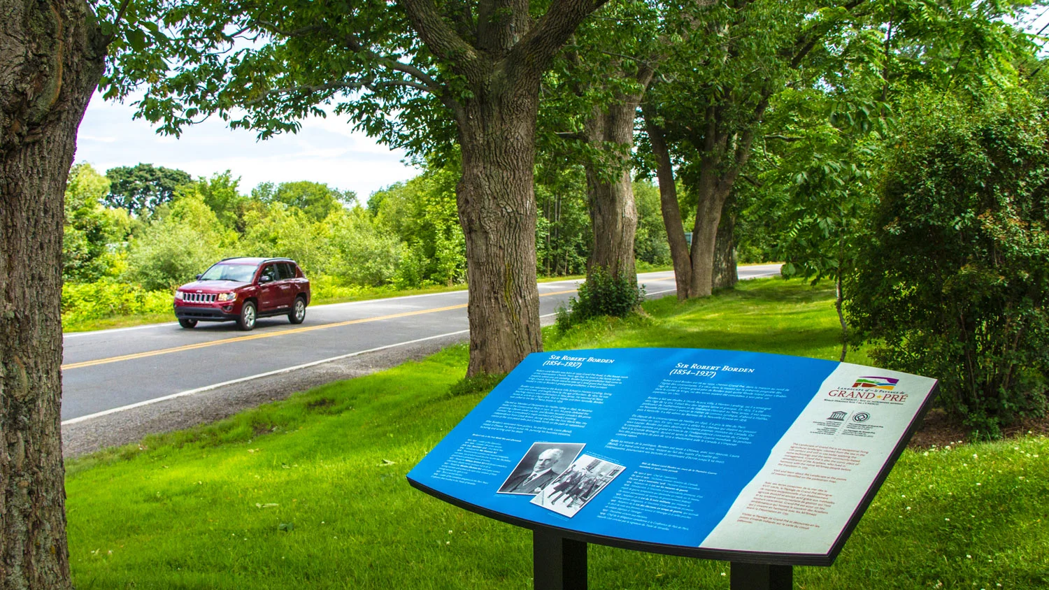 INTERPRETIVE SIGN Interpretive panels highlight areas of historical, cultural, natural or geographic significance.