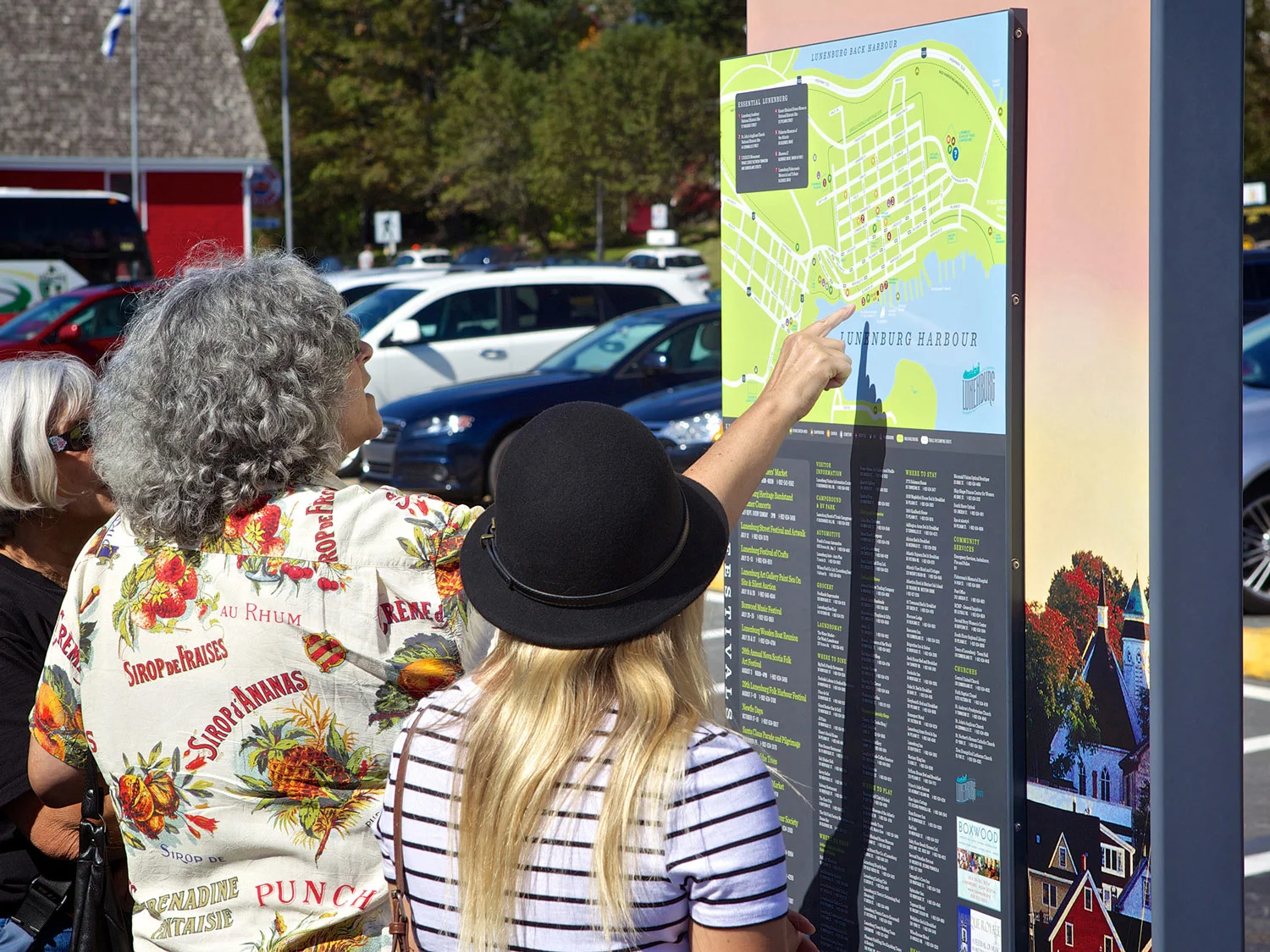 UPDATED ANNUALLY Map kiosks sited in open areas give an overview of the town and communicate events and amenities. Printed maps use similar artwork.