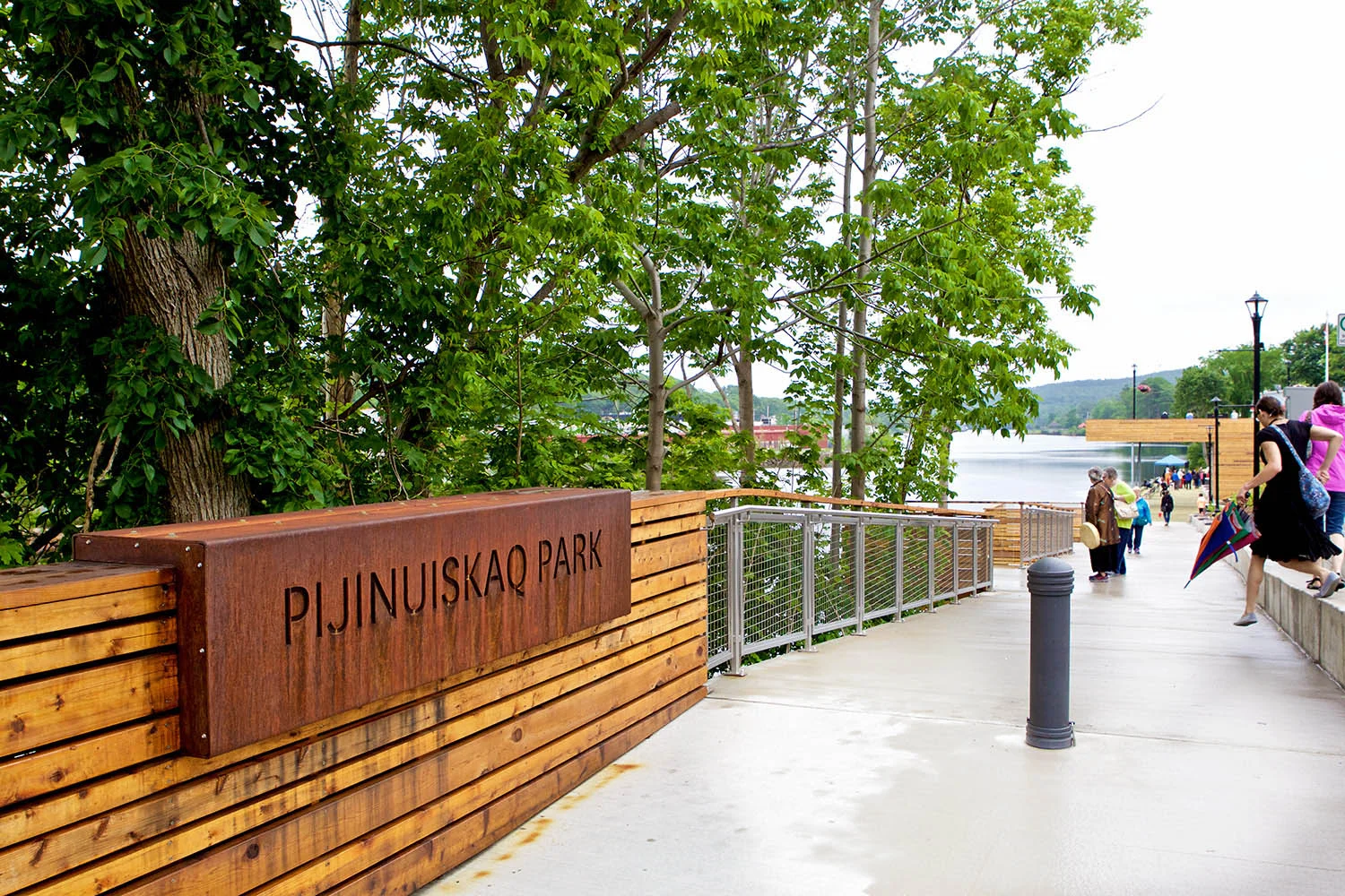 Bringing visitors into the space is the ramp; strategically hinging off the Old Bridge at the centre of downtown, and running perpendicular to the shoreline to provide universal access into the park. Like a promenade, it invites people to linger, with its generous cross-section, landings with wall-mounted benches, and ‘pods’ that extend and cantilever over the river and providing smaller breakaway spaces with uninterrupted views downriver.Cor-ten steel signage and wood details add texture to the waterfront.