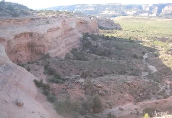 These trails are very popular with mountain bikers, but I can't imagine riding my bike along some of these edges...