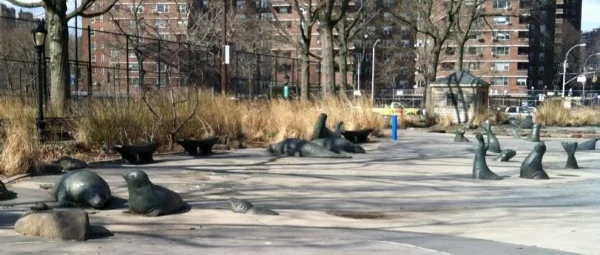 I love these seals, installed here in the East River Park by sculptor Gerry Augustine Lynas.