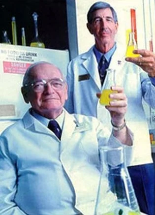 Dr. J. Robert Cade, left, with Dr. James Free, who helped Cade create Gatorade. Photograph courtesy of Bloomberg. 