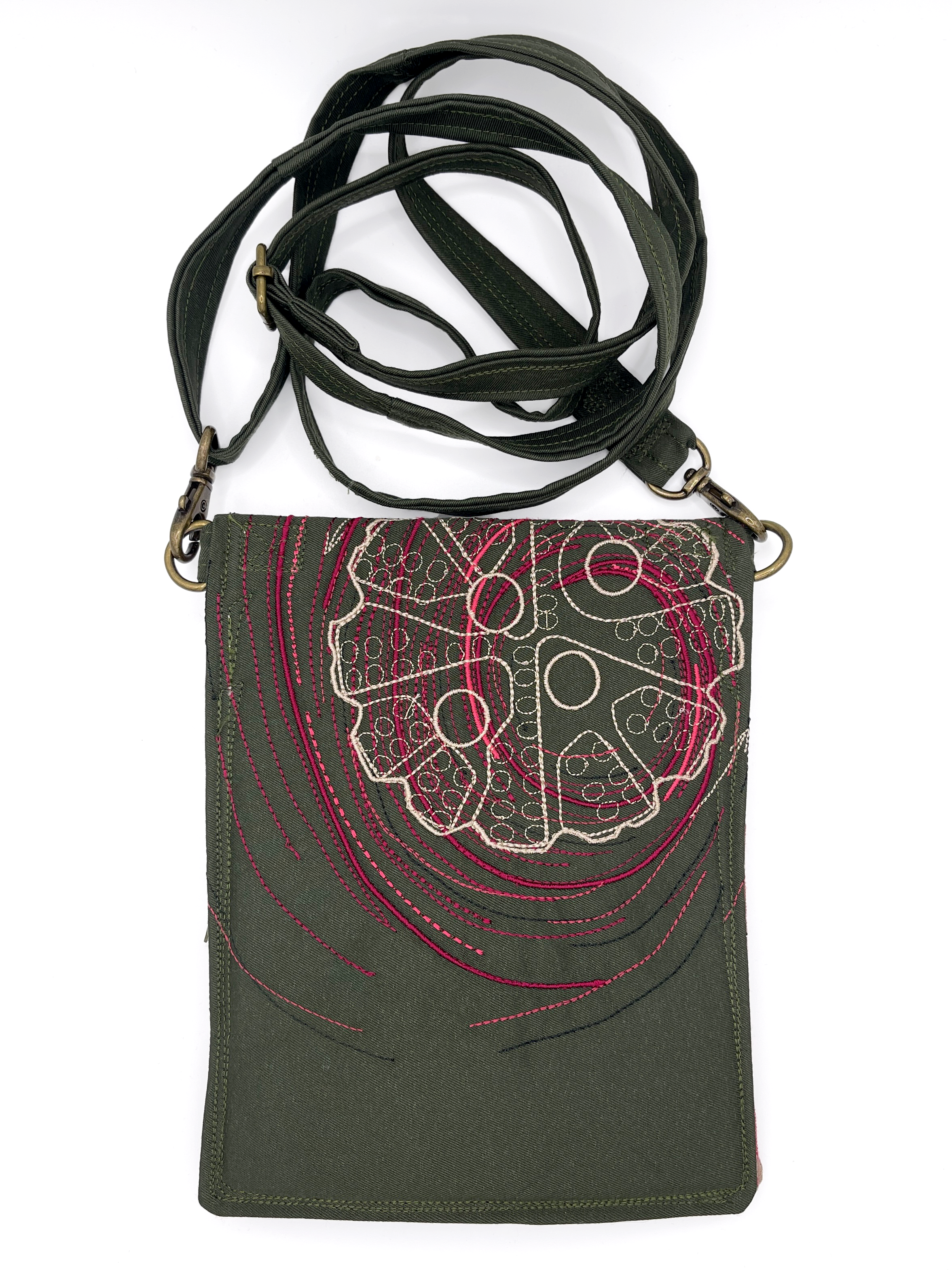 army-gr_pink-red-gold-leaves_back_closed.png
