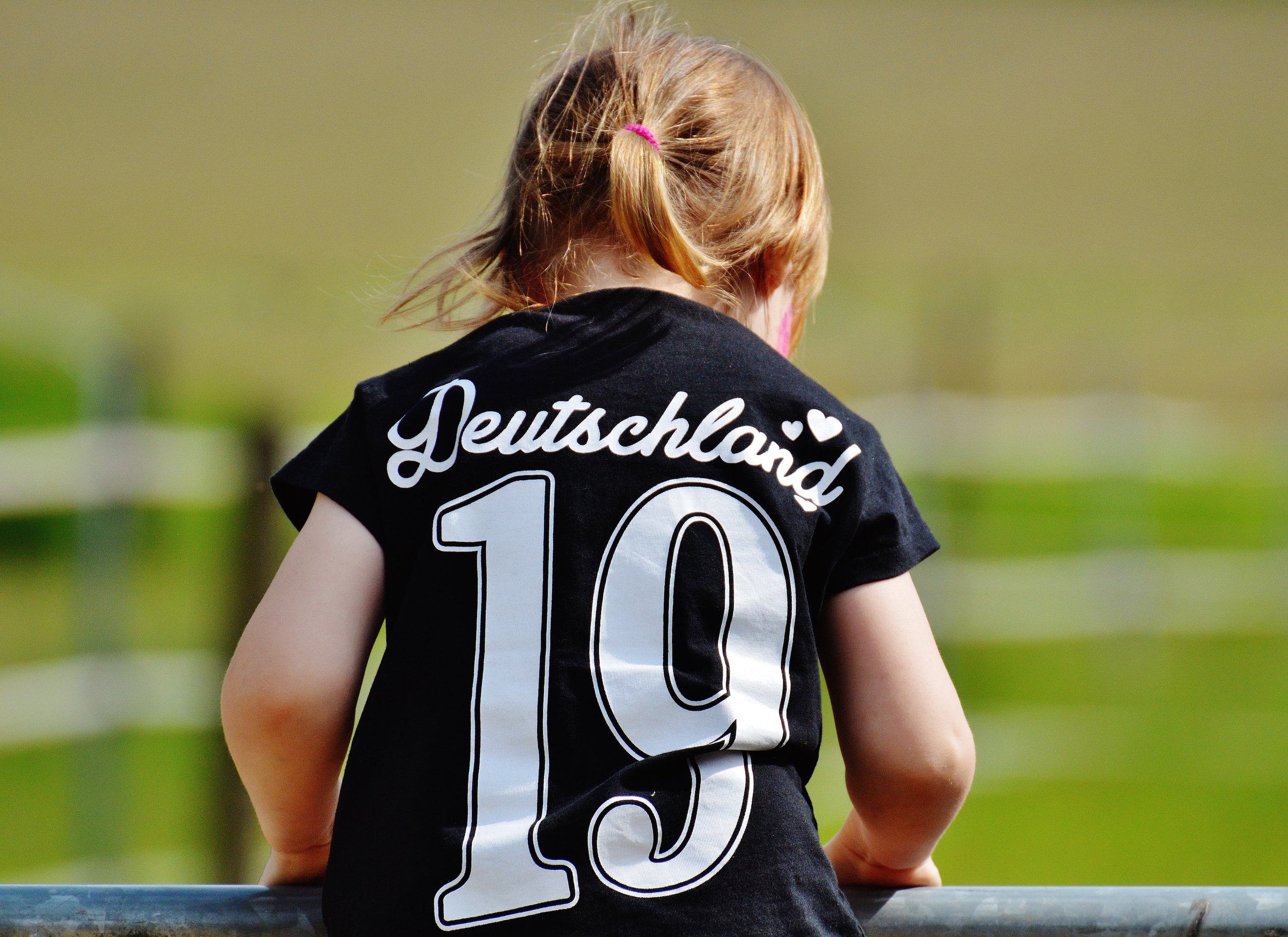 girl-climb-germany-font-163411.jpeg