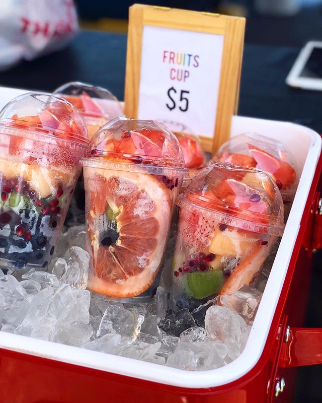 Come get fresh fruit cup by the beach 🍉🍇🍈🍊😋
.
.
.
#RedondoBeach #farmersmarket #redondobeachpier #fresh #fruit #vegan