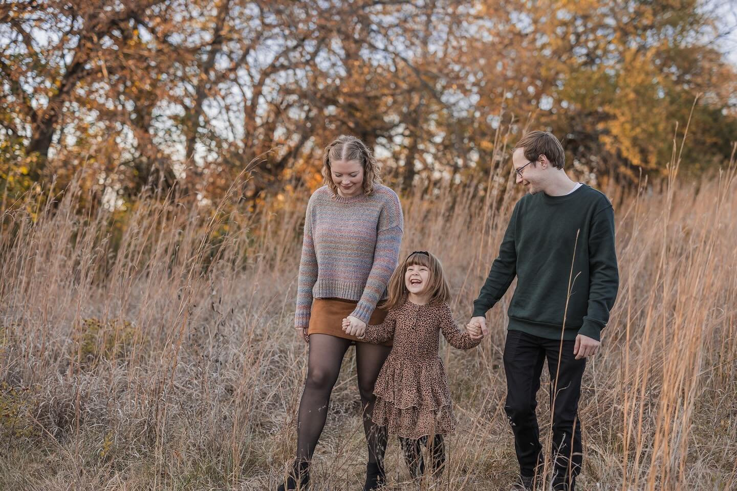 With the weather getting nice - it&rsquo;s time for family sessions again! I can&rsquo;t wait to get to see all my favorites this year again! 🥹