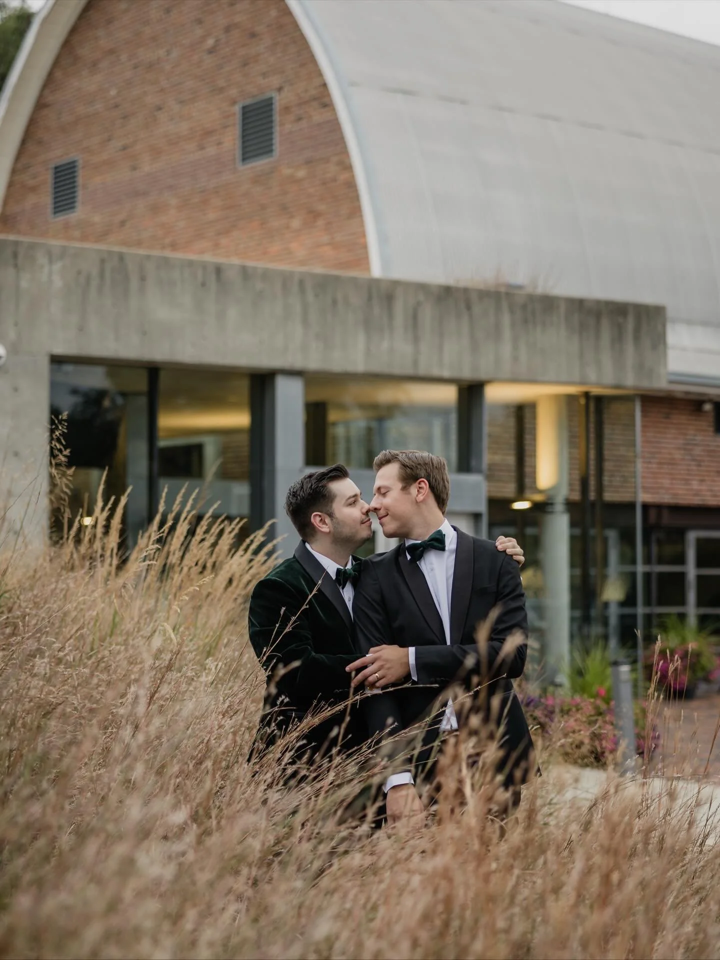 The way that these two look at each other 🥹