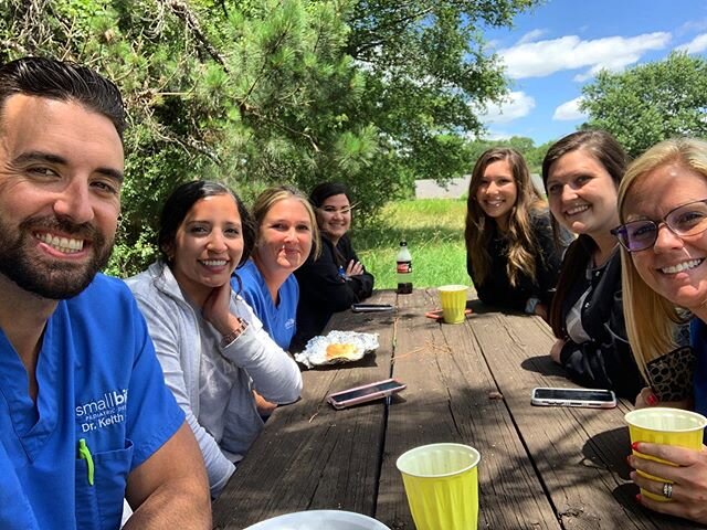 A beautiful day for barbecue on our picnic table in Pine Bluff! Get out and enjoy this gorgeous day! .
#smallbitespd #pediatricdentistry #pediatricdentist #littlerock #littlerockdentist #pinebluff #weloveourteam #summeratsmallbites