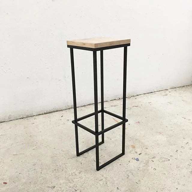Side table
Maple and steel