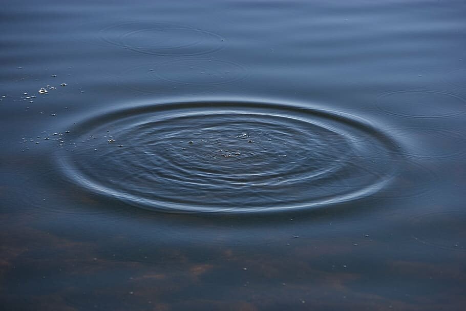 ripples-bubbles-water-macro.jpg