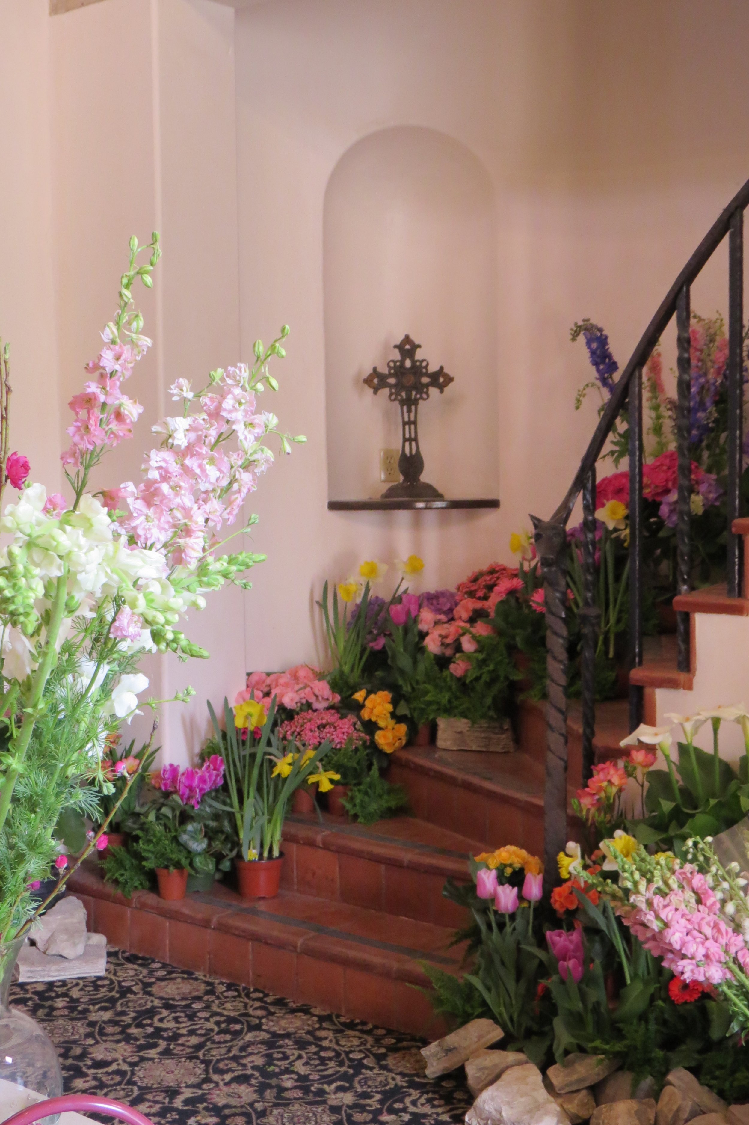Curved staircase adorned with fresh flowers
