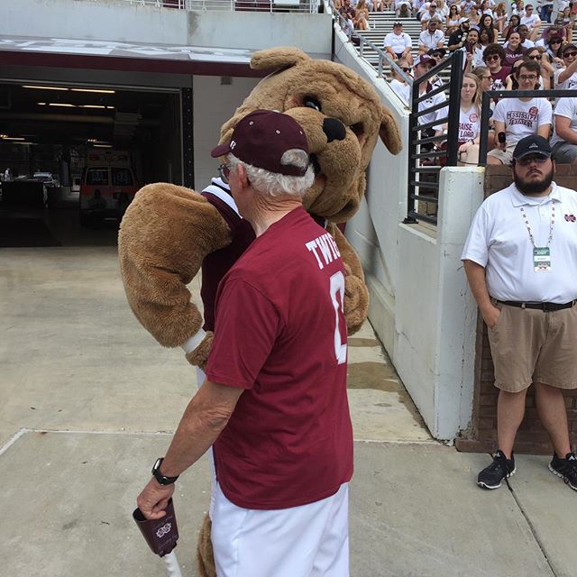 When I played for @msstate we always had to be watchful of Bully to make sure he wasn't dog-napped! #bully #hailstate
