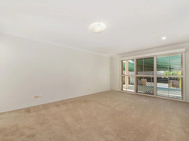 11 Master bedroom.jpg