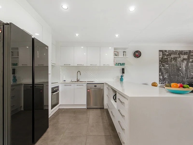 3 Kitchen.JPG