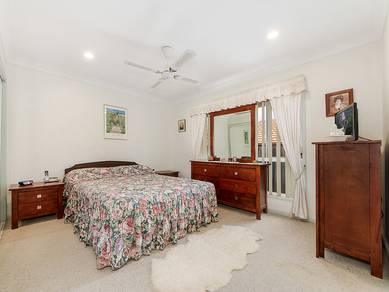 9 Master bedroom.jpg