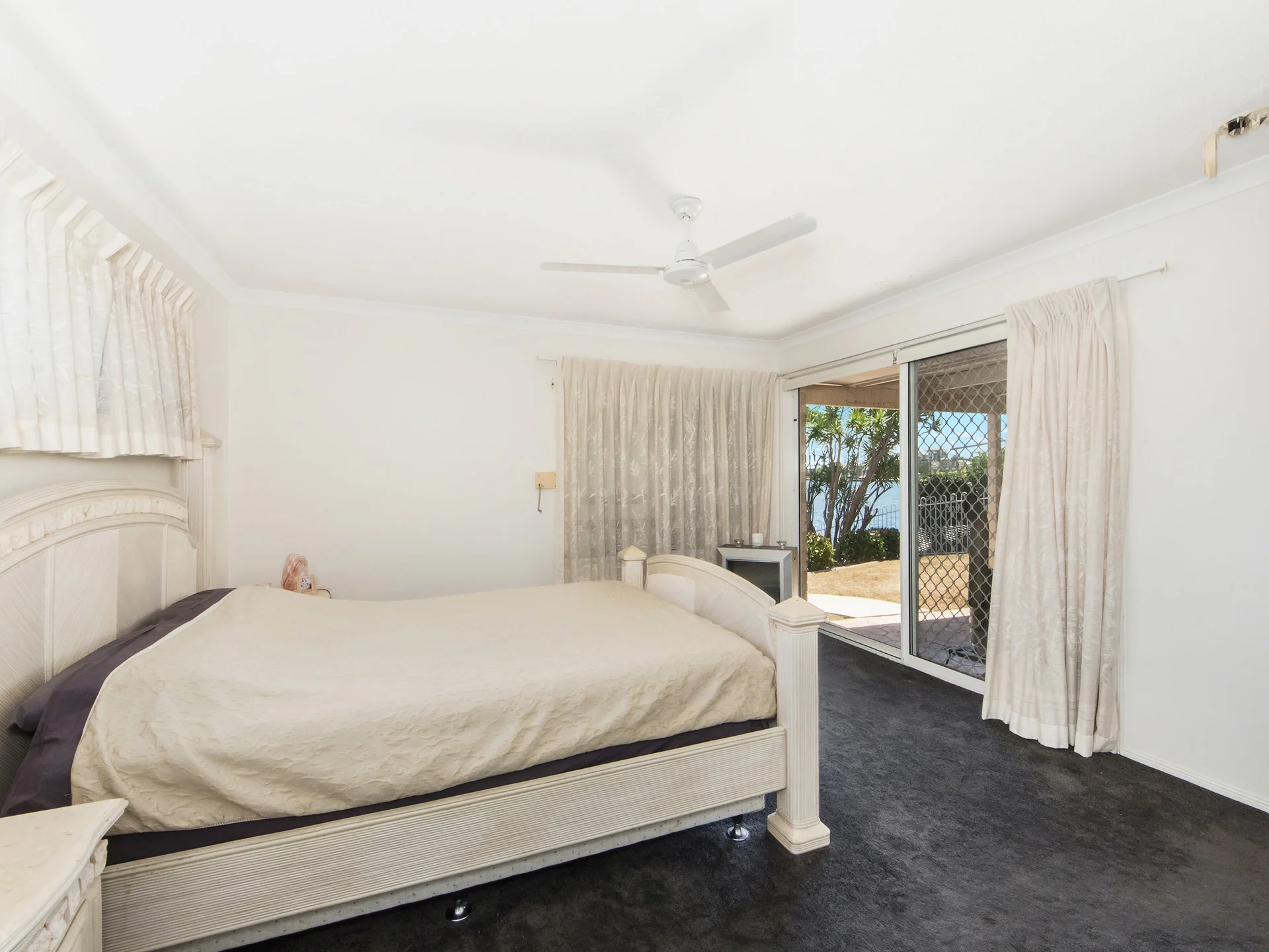 15 Master bedroom.jpg