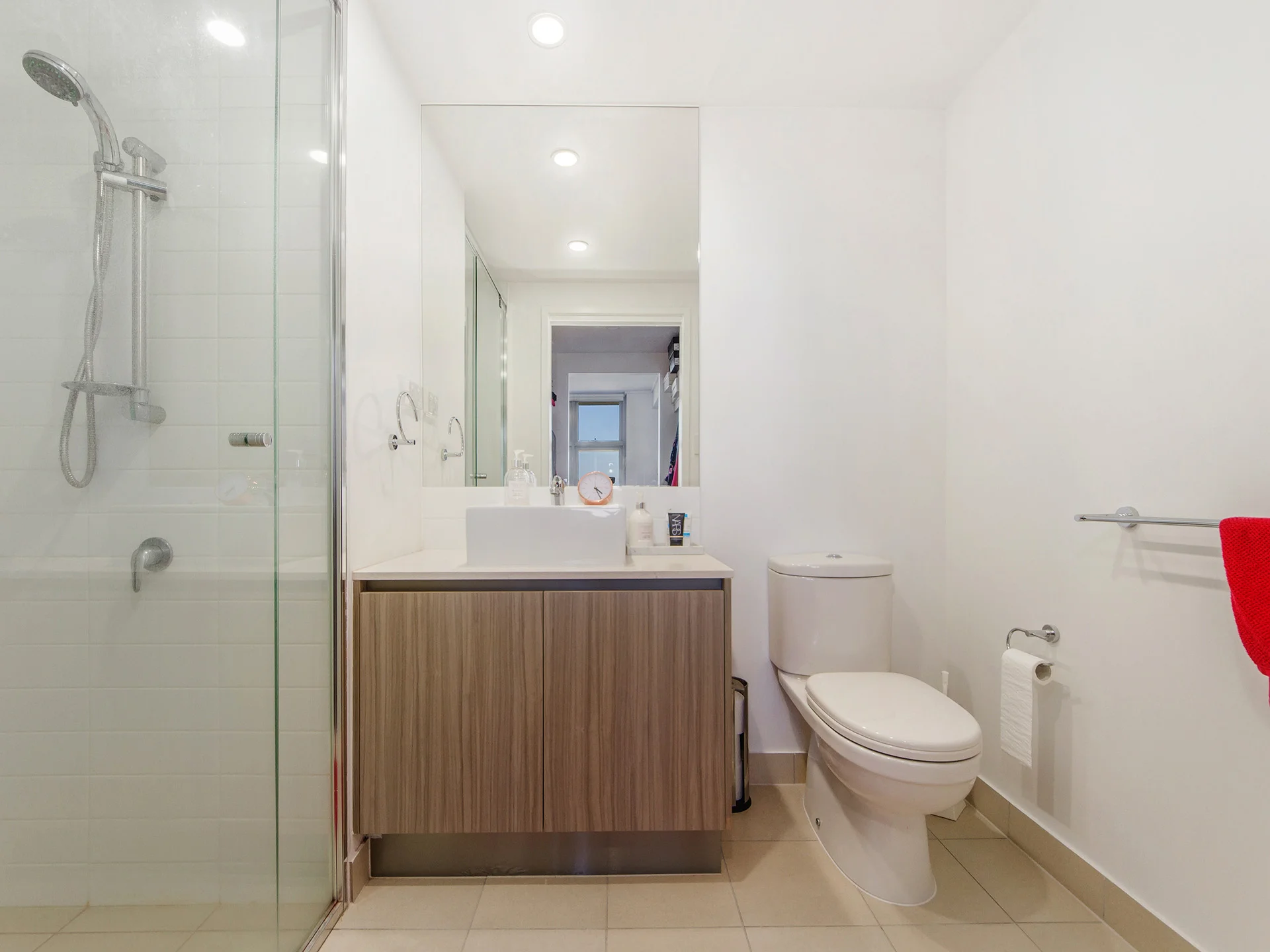 11 Bathroom.jpg