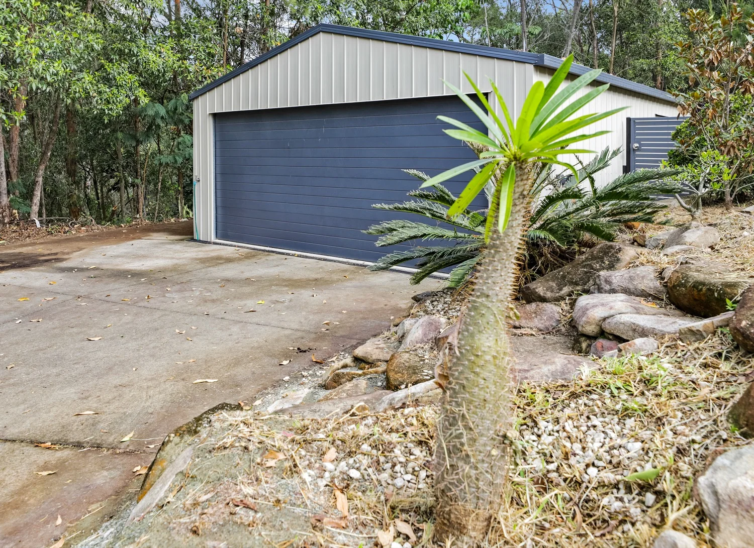 Garage 1-1_bagan_court_mudgeeraba_Gold_Coast_Queensland.jpg