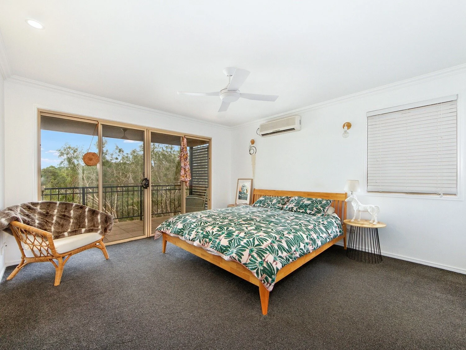 13-4-university-drive-robina-QLD-16 Master bedroom.jpg