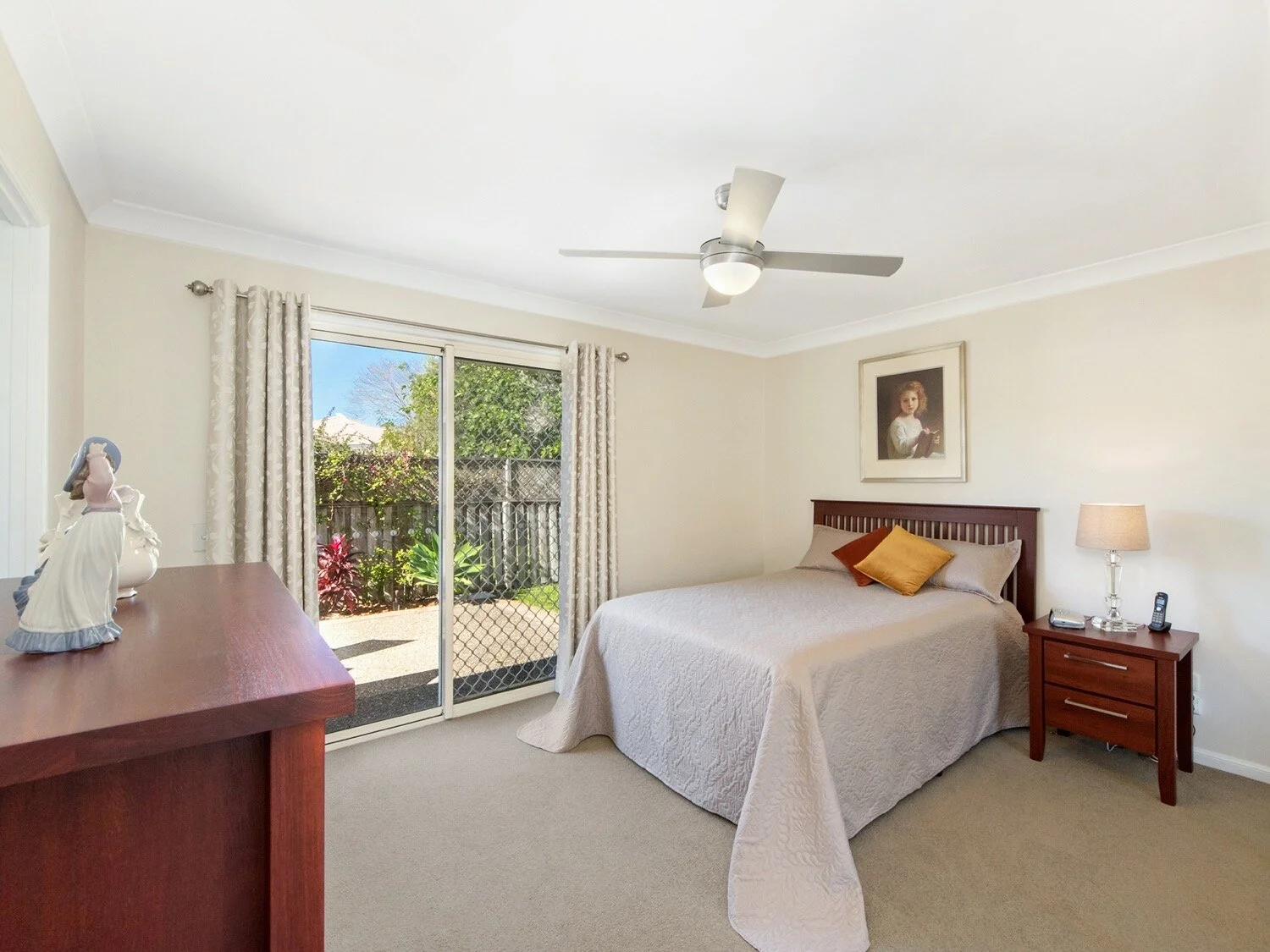 49-2-langpoort-parade-mudgeeraba-QLD-5- Master bedroom.jpg
