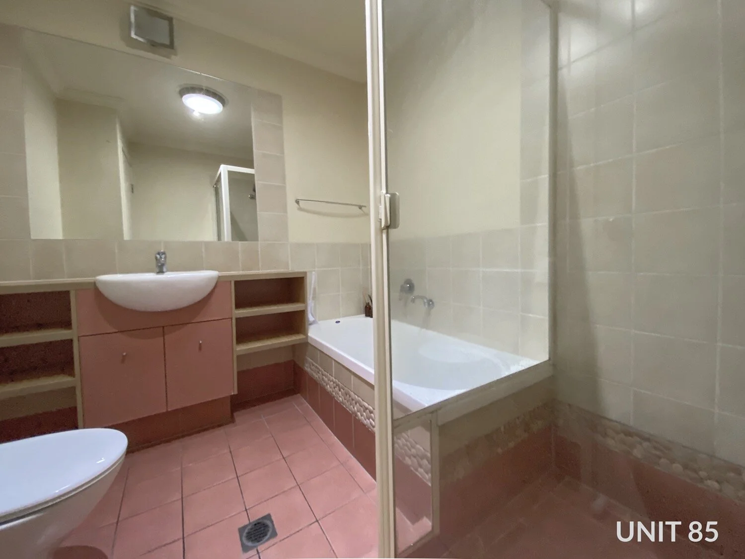 UNIT85-6-main-bathroom.JPG