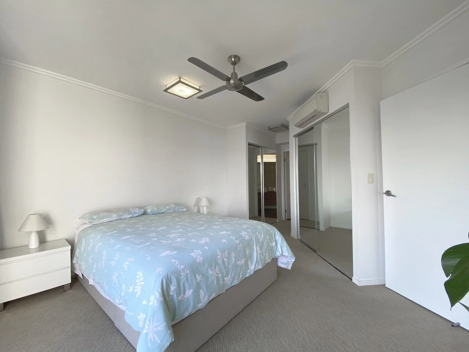 32_9_moores_crescent_varsity _lakes-4-main-bedroom.JPG