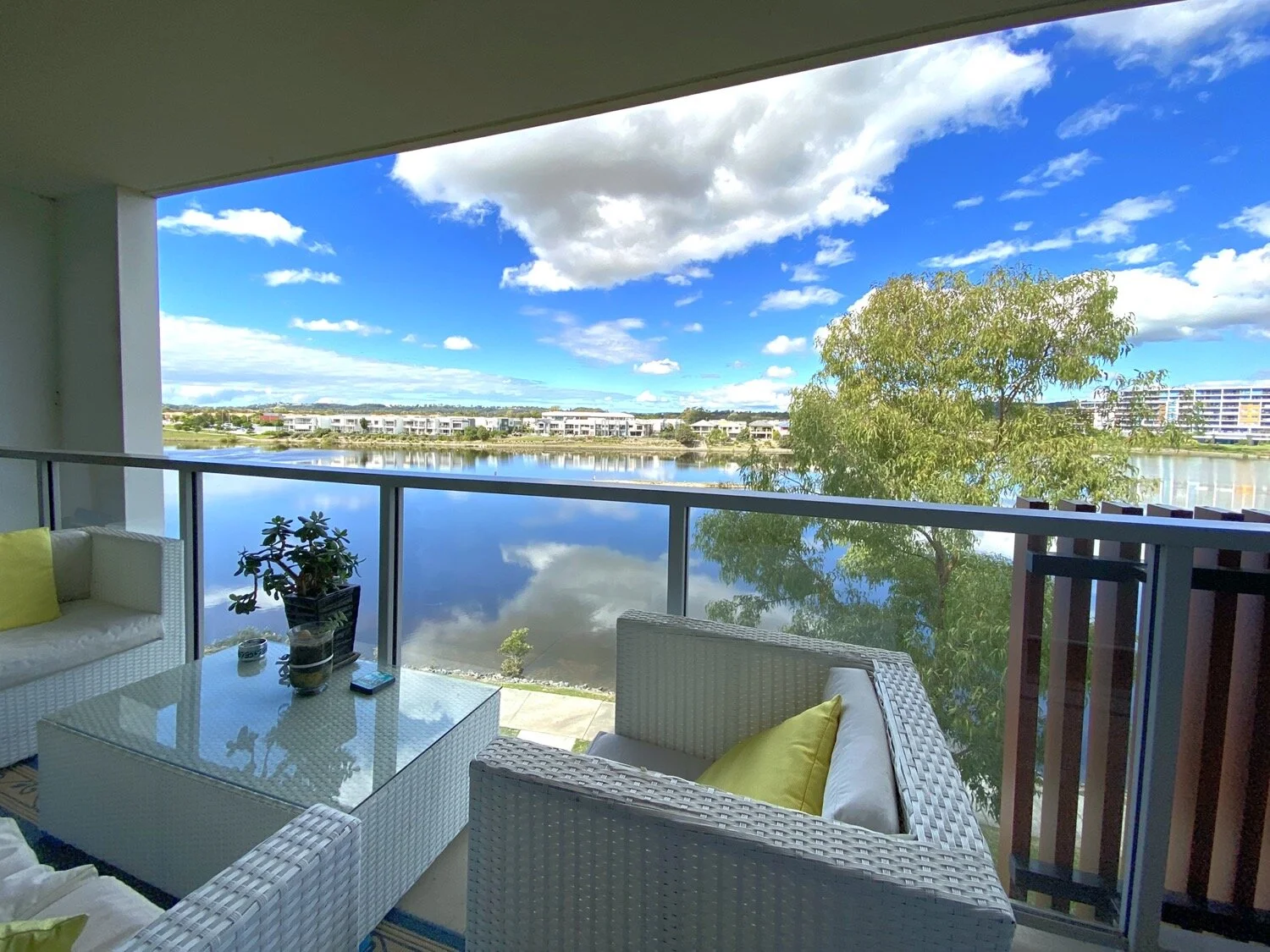 1307_65_varsity_parade_varsity _lakes-2-Main-Patio.JPG