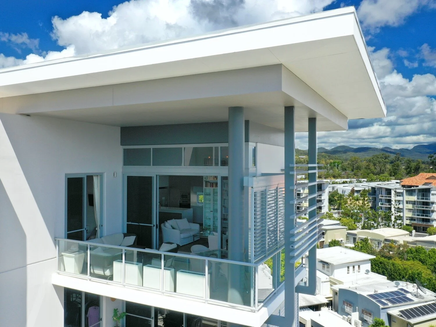40_38_riverwalk_avenue_robina_01-drone-patio.JPG
