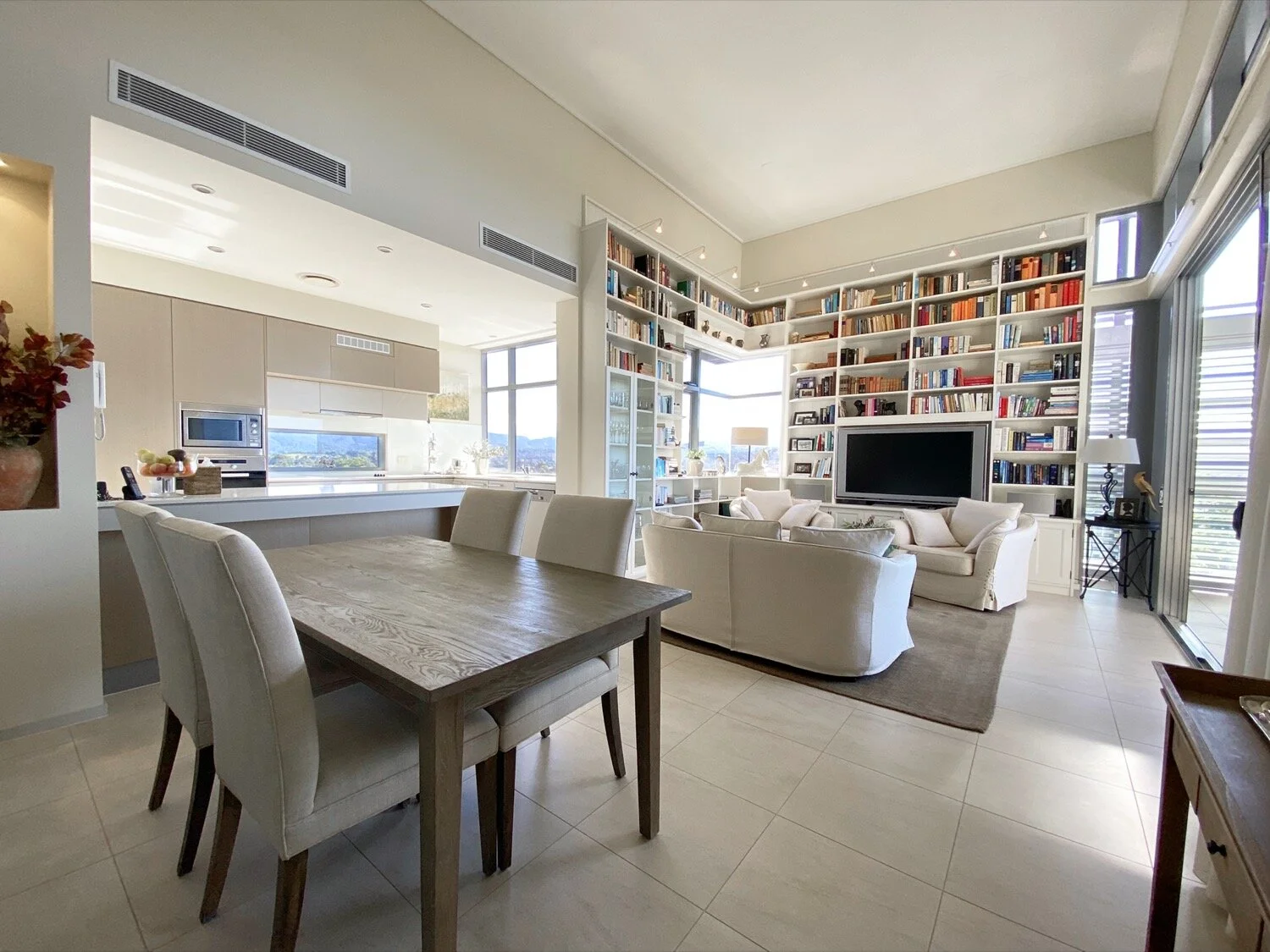 40_38_riverwalk_avenue_robina_03-living-area-all.JPG