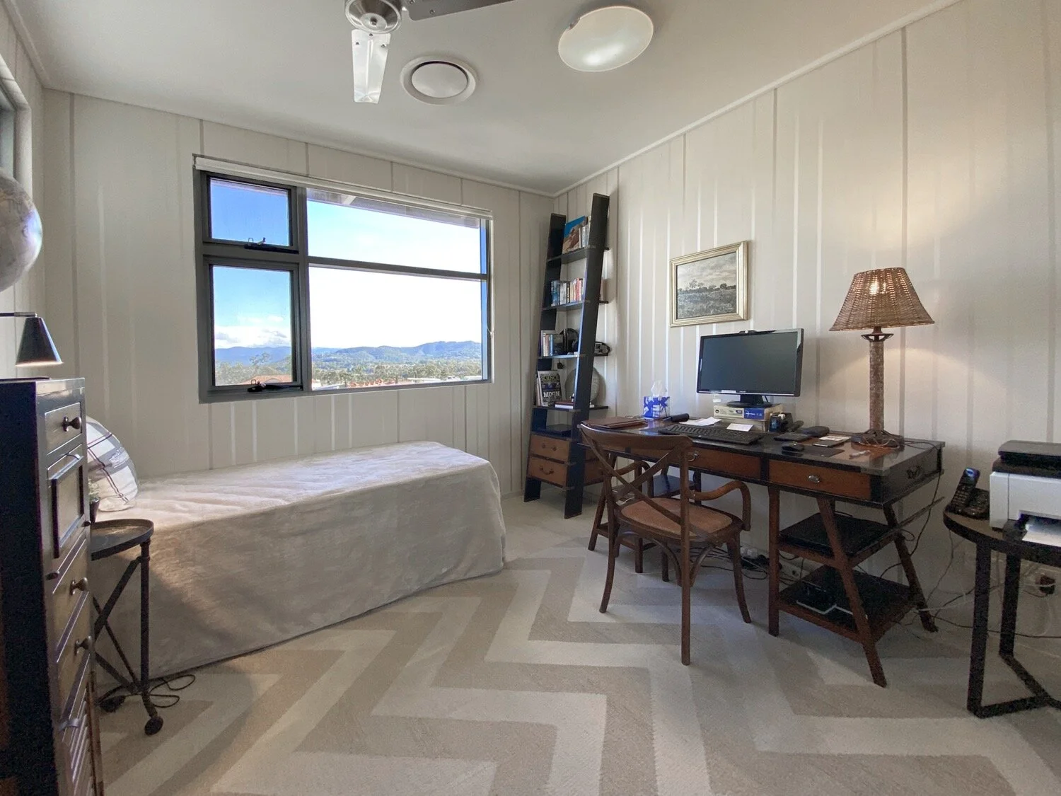 40_38_riverwalk_avenue_robina_13-second-bedroom.JPG