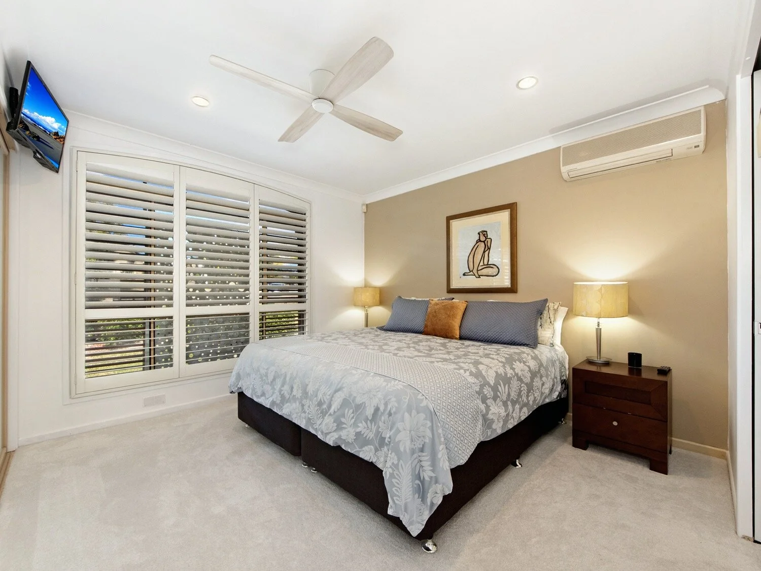 1_breeana_court_mudgeeraba_15 Master bedroom.jpg