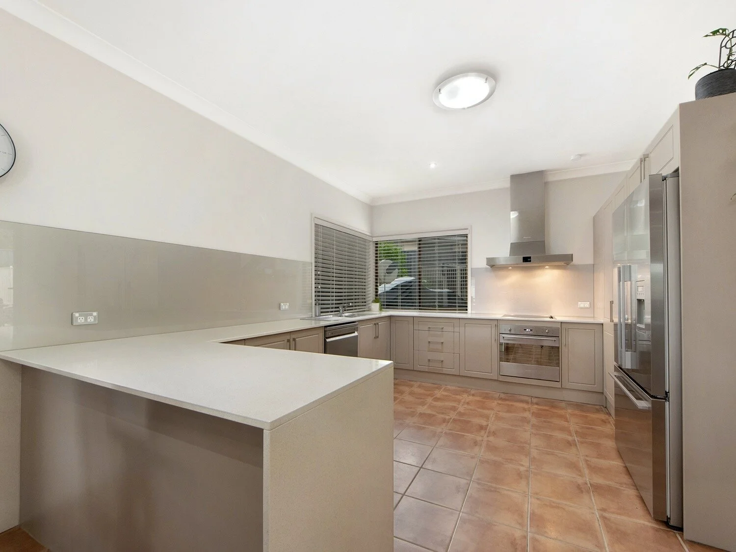 7_corio_court_robina_gold_coast_qld_3 Kitchen.jpg