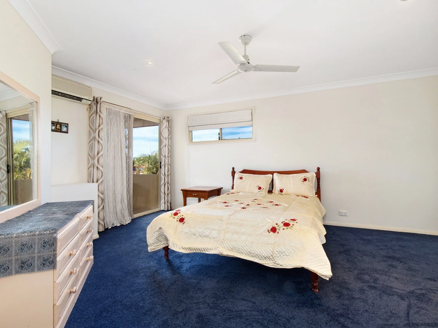 21-olympus-drive-robina-gold-coast-qld-16 Master bedroom.jpg