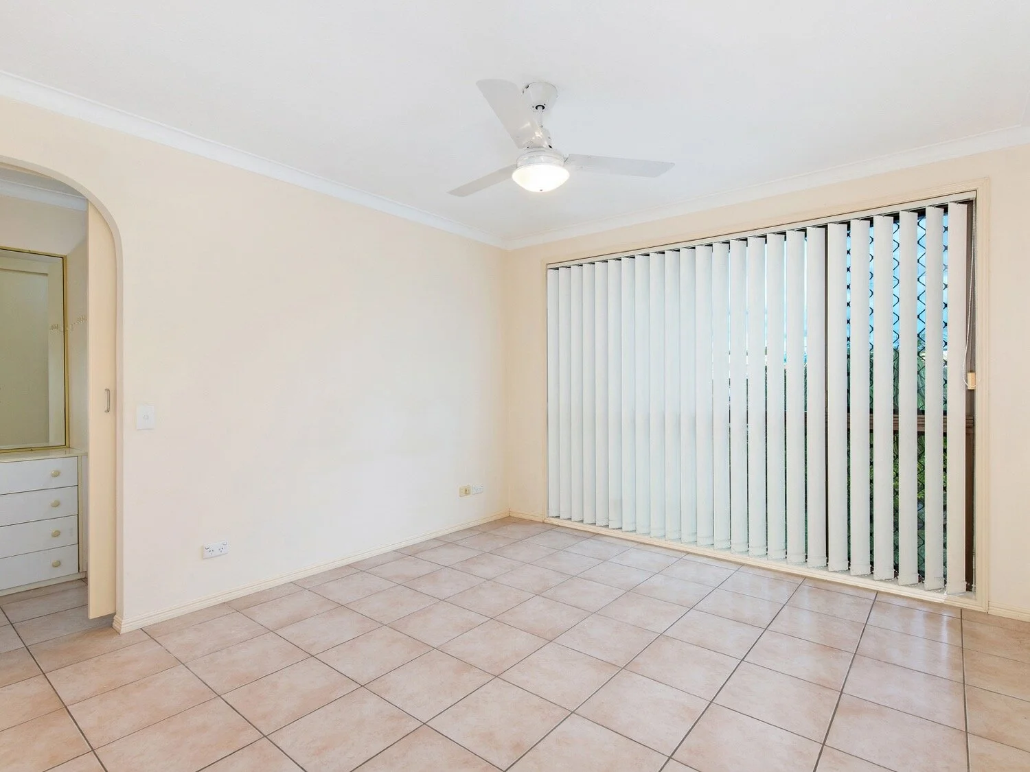7-commerce-drive-robina-gold-coast-qld-9 Master bedroom.jpg