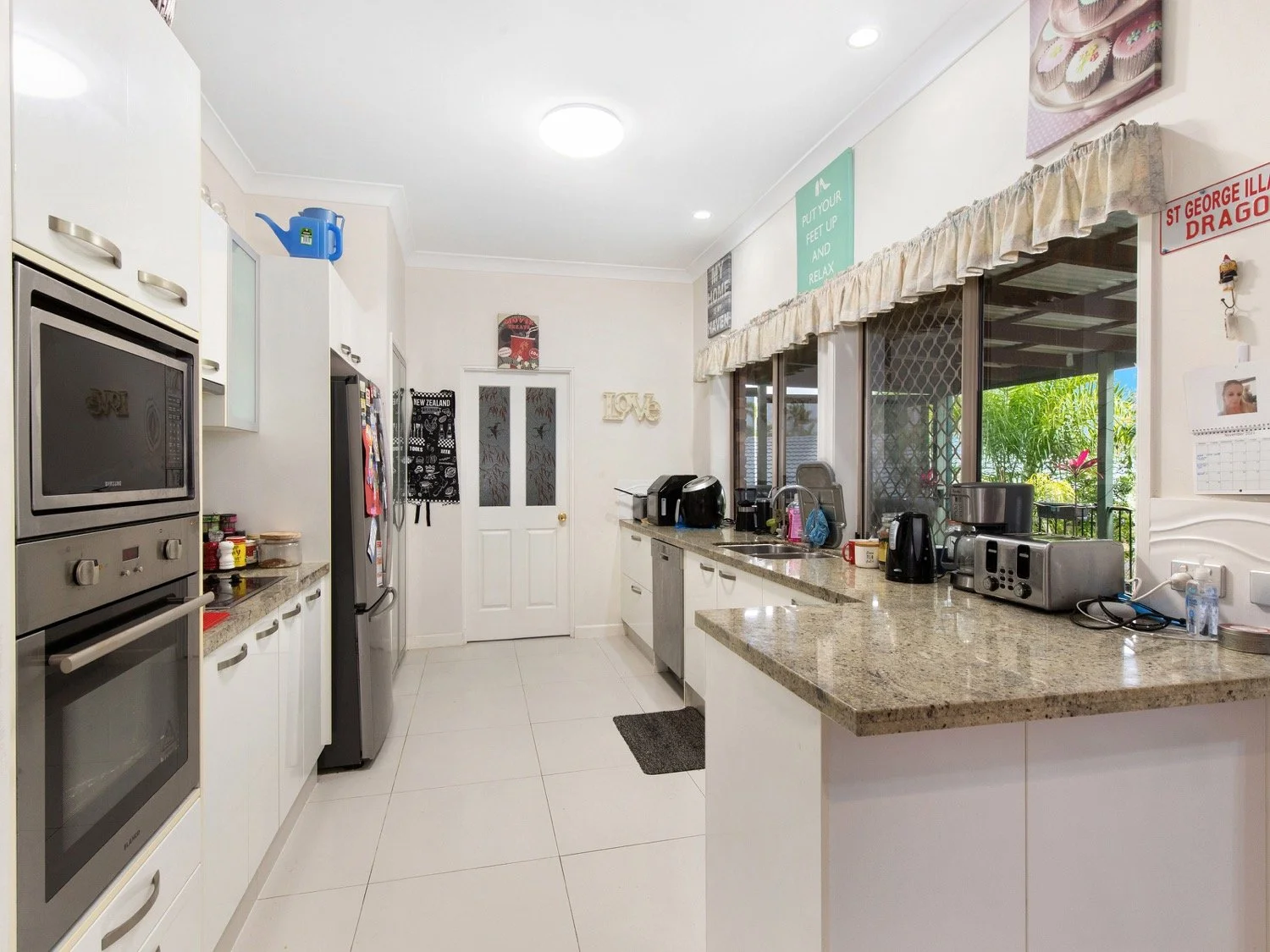 4-wattle-glen-place-robina-gold-coast-qld-6 Kitchen.jpg