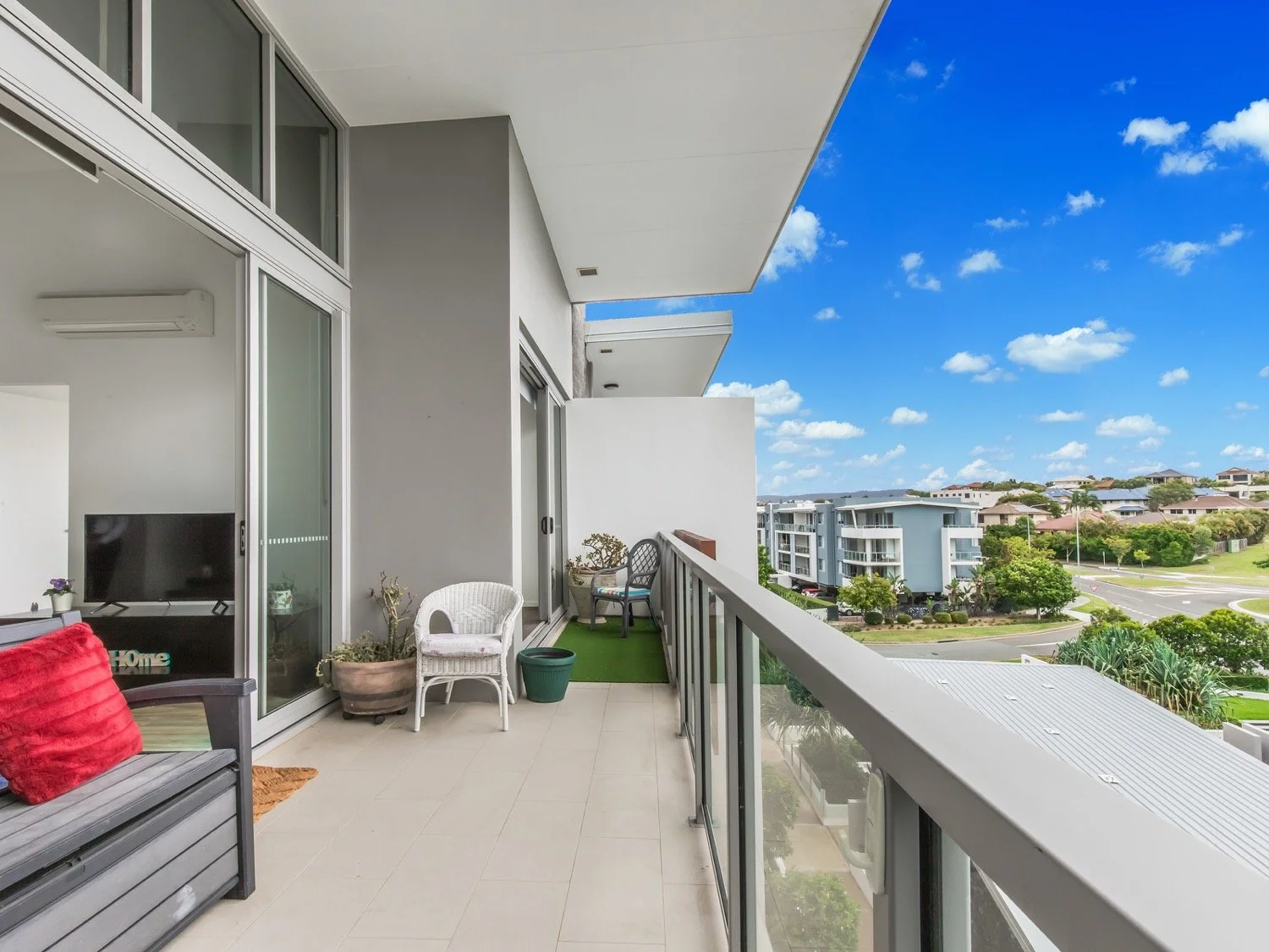 1401_65_varsity_parade_varsity_lakes_gold_coast_qld7 Balcony.jpg