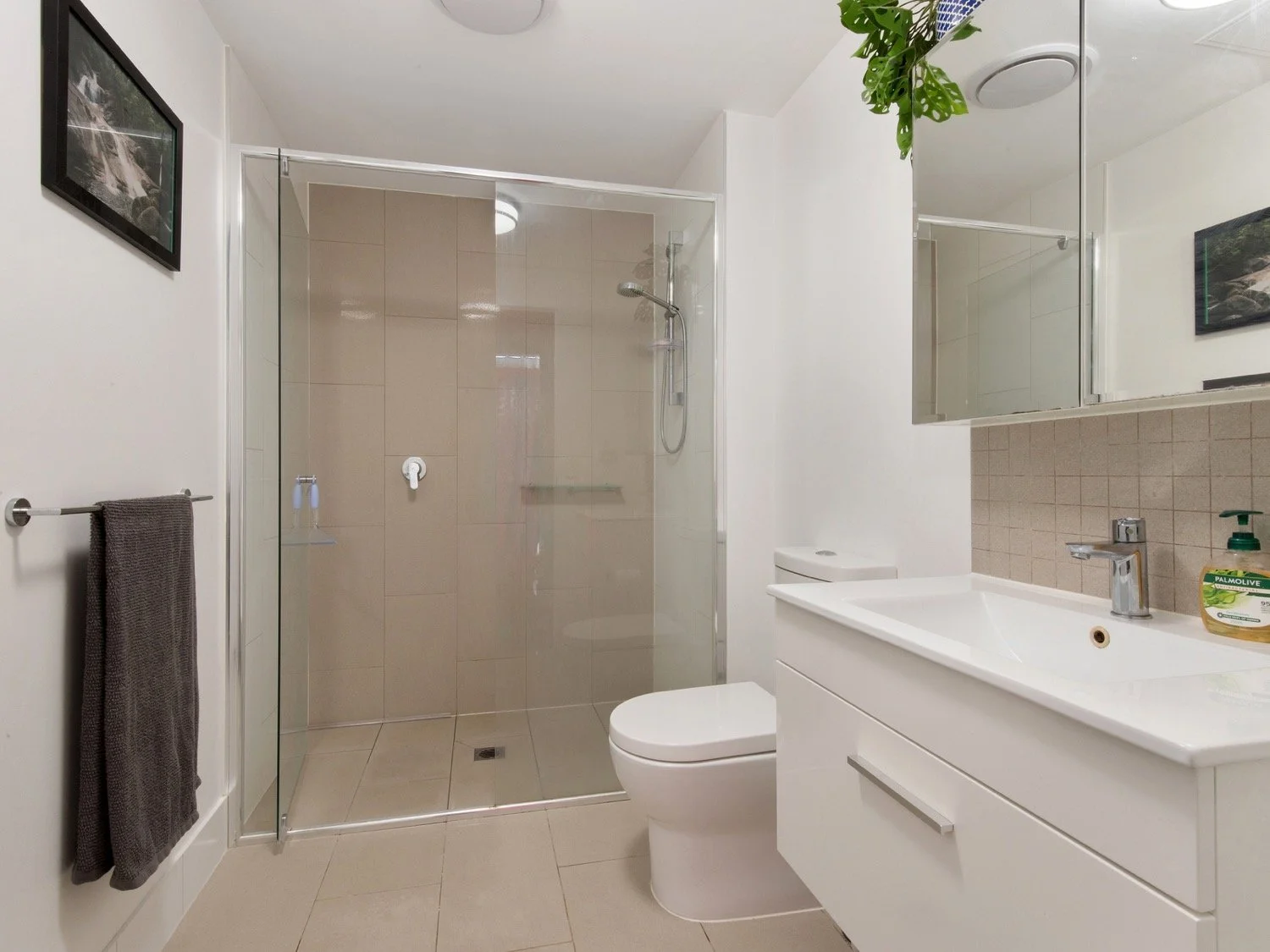 1401_65_varsity_parade_varsity_lakes_gold_coast_qld10 Ensuite.jpg
