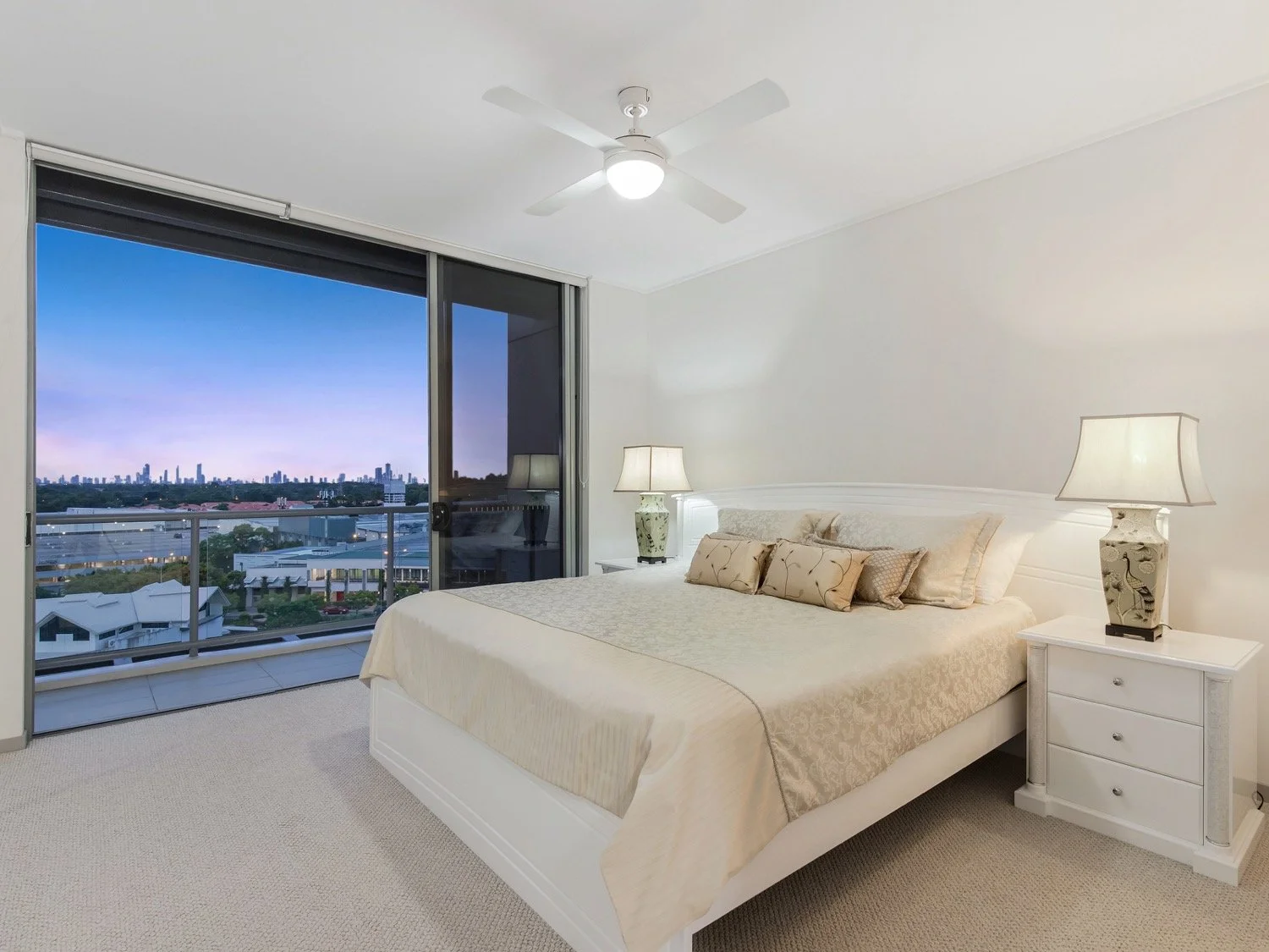 13 Master bedroom.jpg
