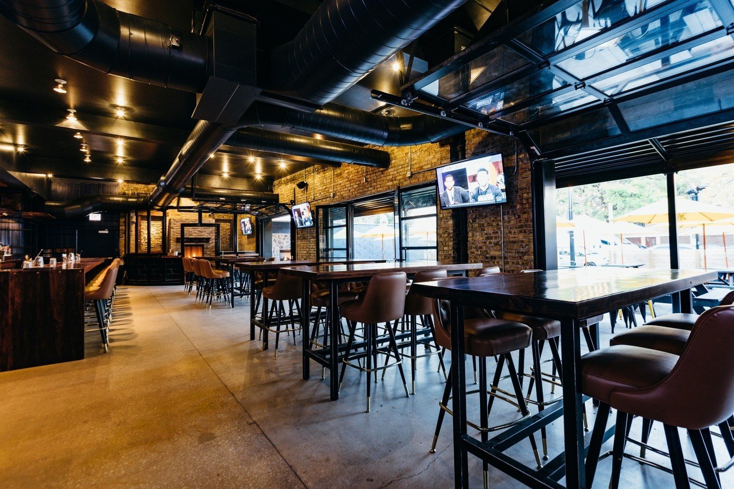 Cubs game is on at 6:10pm and the Sox at 6:40! The garage doors are open, patio walls are off, and the sun is shining! Come on out for a drink and some tasty food. We're open 3pm-1am. We&rsquo;ll see you soon!⁠
📷: Jude Goergen⁠
⁠
#logansquare #burge