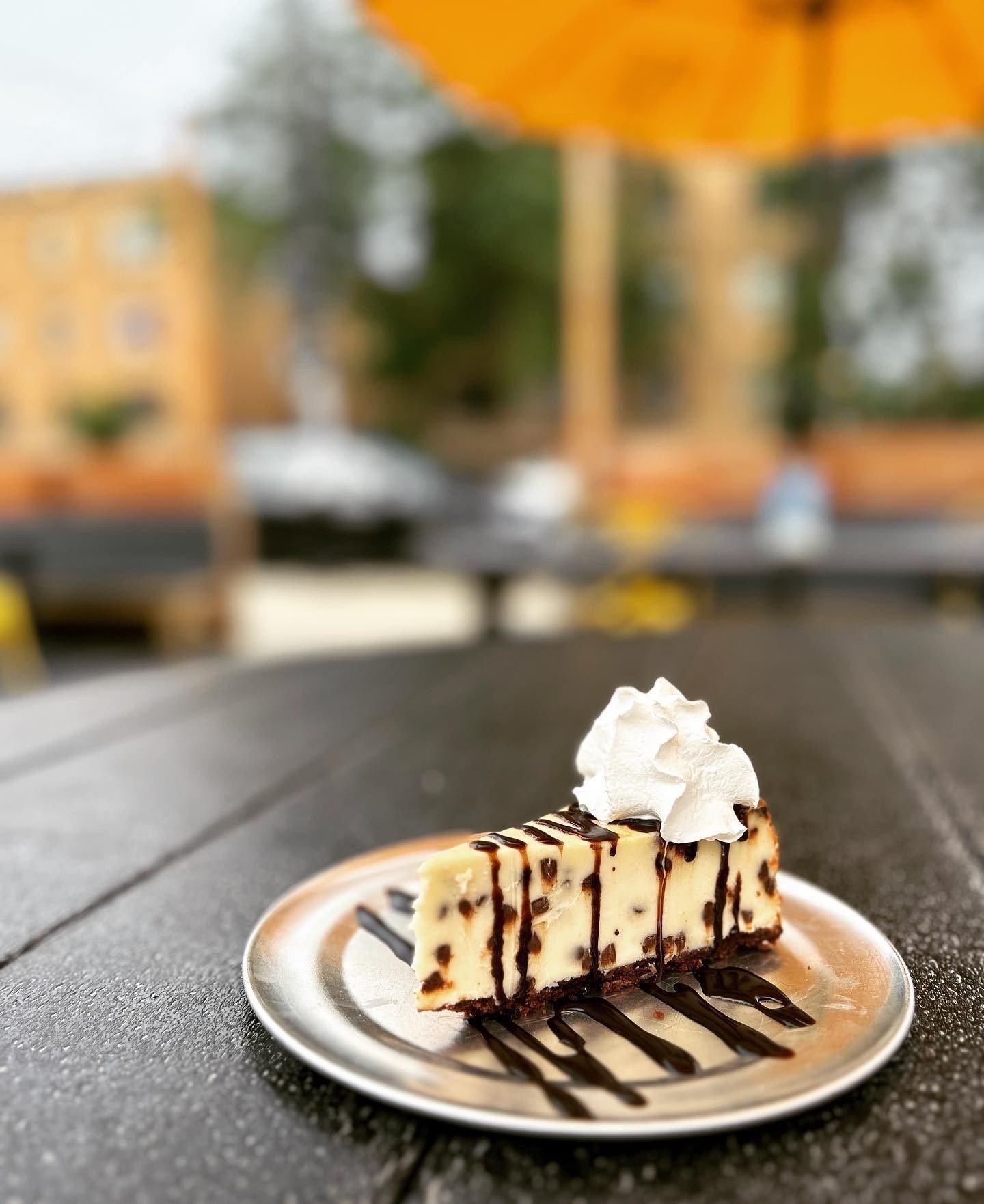 The Cubs are on at 6:40 tonight! Come on out to Moonlighter and treat yourself to some cheesecake on the patio. Sounds like the perfect evening to us! We&rsquo;re open 5pm-Midnight.⁠
⁠
#logansquare #burgers #beer #craftbeer #beerbar #draftbeer #burge