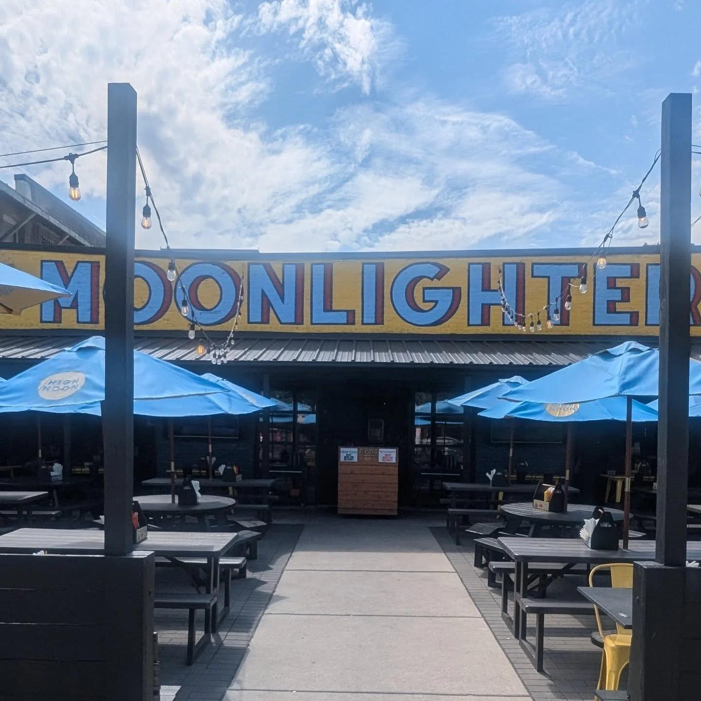 🌞 Who said summer is over? Gonna be a beautiful day and we have a full line up of sports all day long!! Gonna be a great day! Bucket Specials all day! Come grab your seat and let's hang out! Don't forget our patio is pup friendly! See you soon! 🌞
#