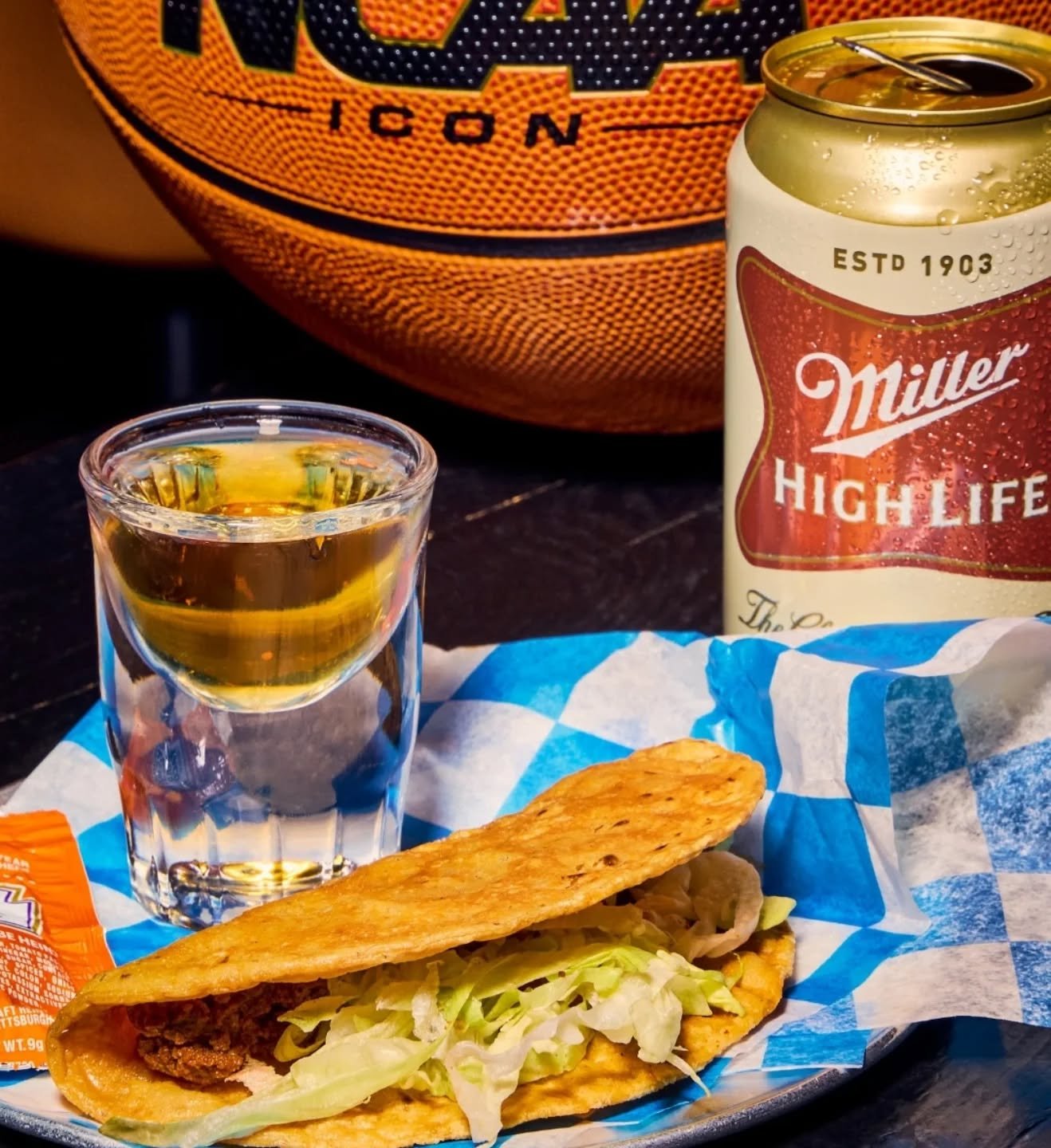 ☀️ What are your plans today? Come on over and enjoy our dog-friendly patio while enjoying a yummy taco party! We got NCAA all day long and Bucket Specials until close! Get over here, see you soon!☀️
#logansquare #patio #bucketspecials #tacoparty