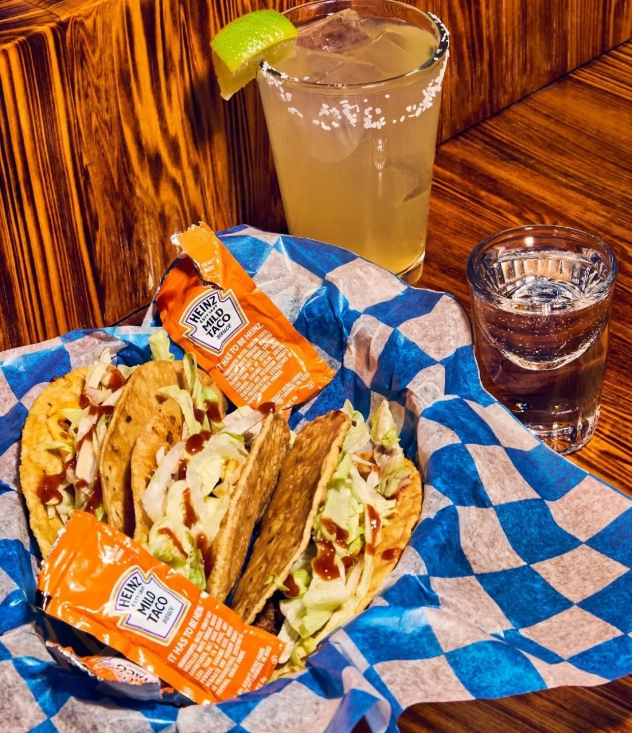 🌮 Well well well...another Taco Tuesday here!
$1.50 Crunchy Taco
$2 Vegan Taco
$4 Tequila Shots
$8 House Margaritas
Plus Happy Hour 5-6!
Can't miss these deals! Get over here, door's open 5pm!
#logansquare #tacotuesday #sportsbar