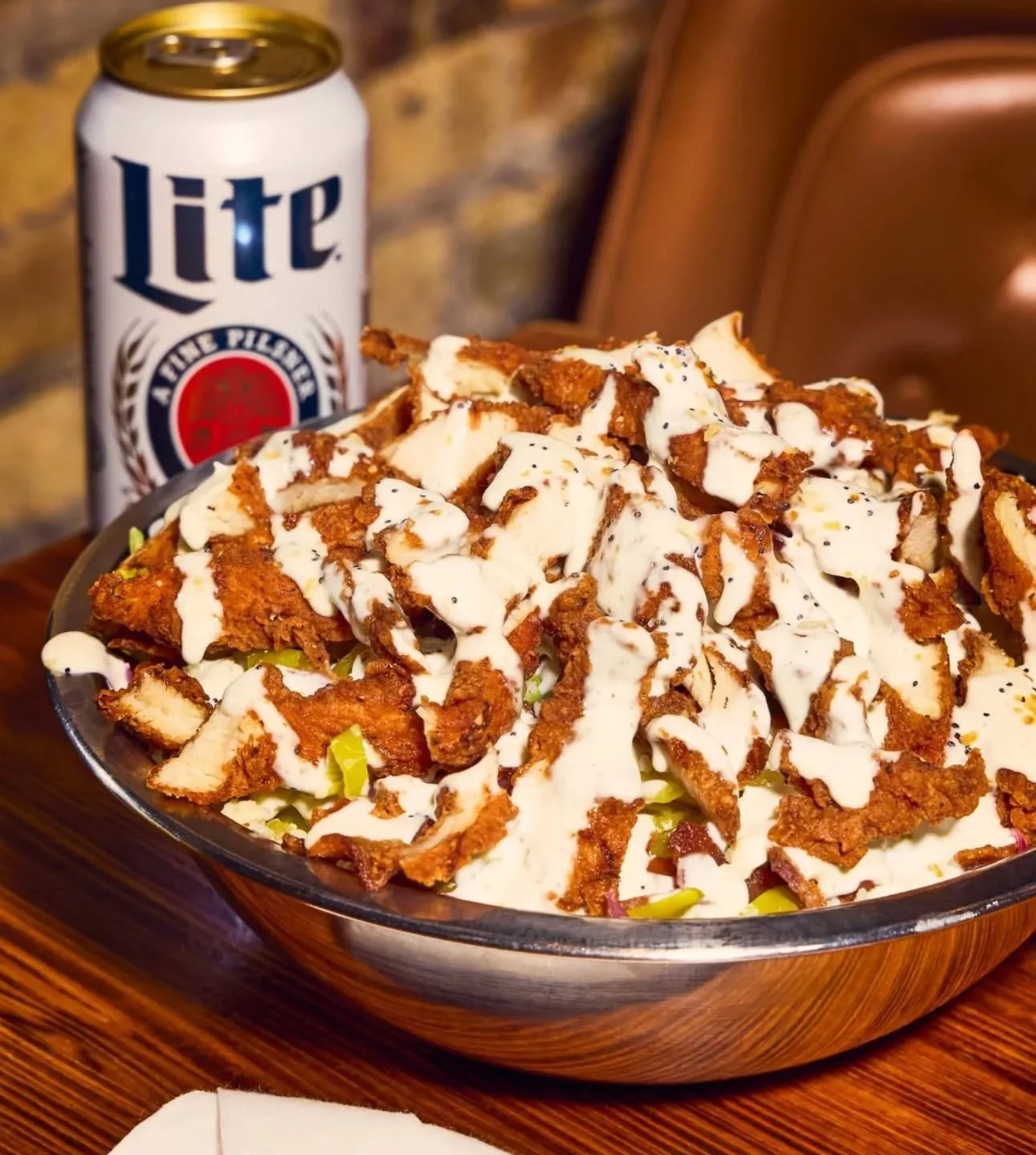 🥗 Haven't tried our salads yet? If you know you know! One of our favorites, the Crispy Chicken Chopped! Come on over and indulge. We got NBA, NHL, MLB and bucket specials all day!🥗
#logansquare #sportsbar #bucketspeciasl