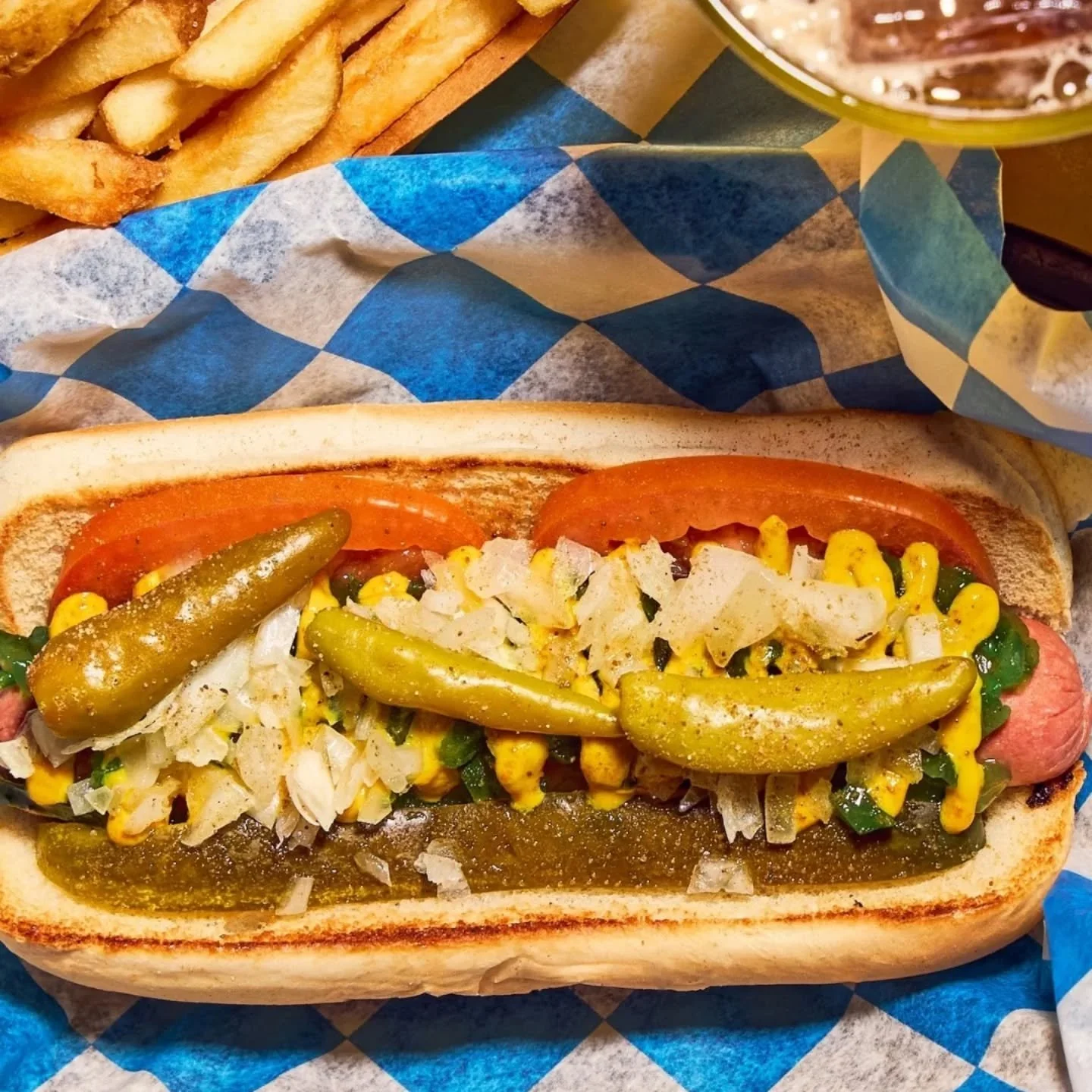 🌭🌭 What's better than a Chicago Dog and a beer on a Sunday Funday?!.... Door's open at 11am. We got another full day of sports, NHL and NBA playoffs, Cubs @ Dodgers and the White Sox take on the Nationals. Get here to grab your seat! 🌭🌭
#chicagod