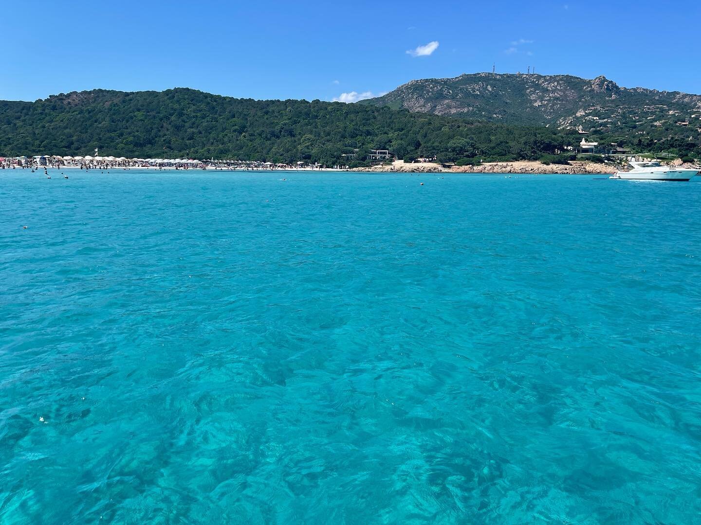 A picture of the beautiful water in #sardinia to remind you to #hydrate !!
💦💦💦💦

#lifestylebylidia
#drinkwater
#stayhydratedmyfriends