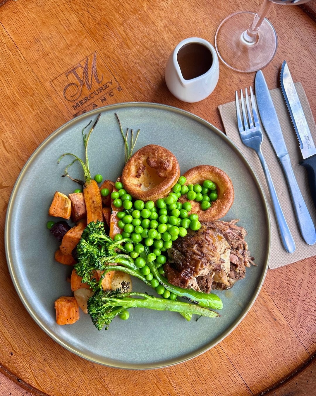 It's Sunday, and you know what that means? Sunday Roast is launching today!

Prepare to feast on the juiciest Slow Cooked Lamb Shoulder 🍖 or the crispiest Crackling Pork Loin 🐖, each so tender and succulent it'll make your taste buds dance with del