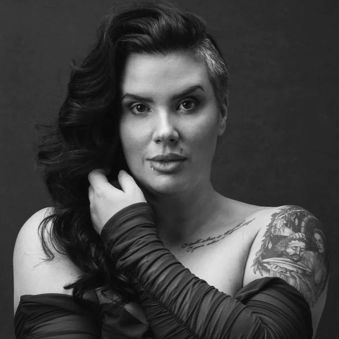 KellySlawson_web_Promo1_name_BW_web.jpg