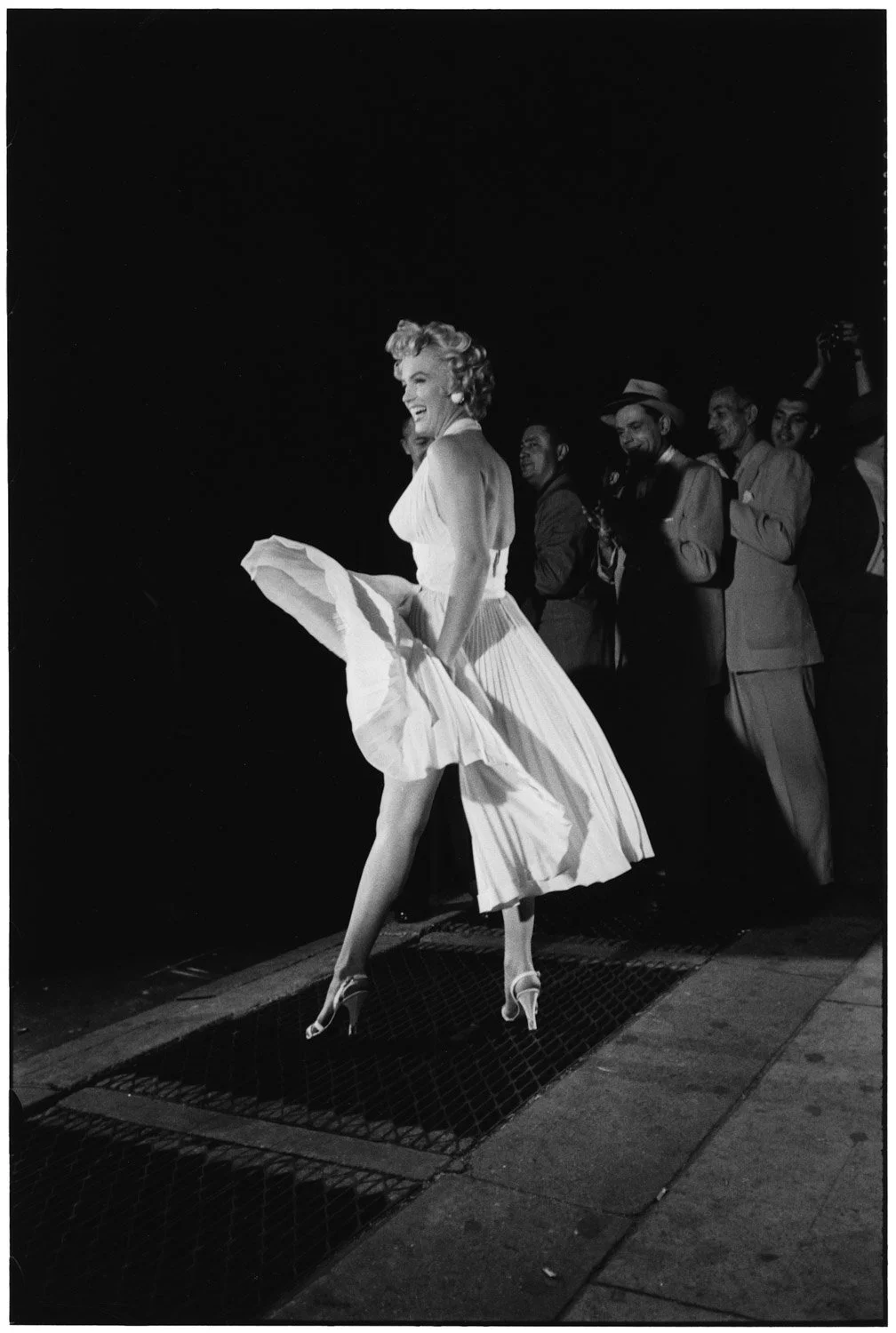 USA. New York City. 1954. Marilyn MONROE on the set of 'The Seven Year Itch'. (NYC31410).jpg